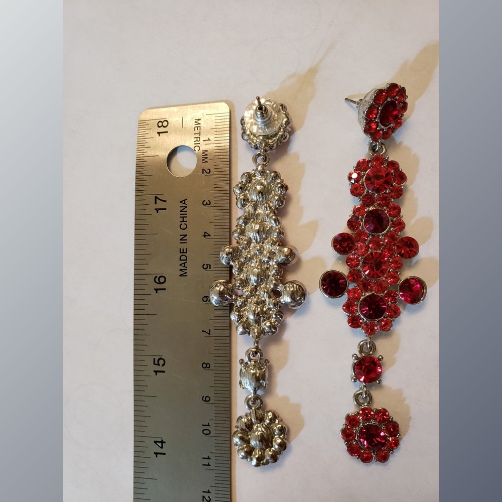 Earing - Picture 2 of 2